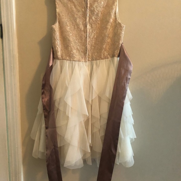 Dresses, Dresses & More Dresses. - Picture 6 of 16